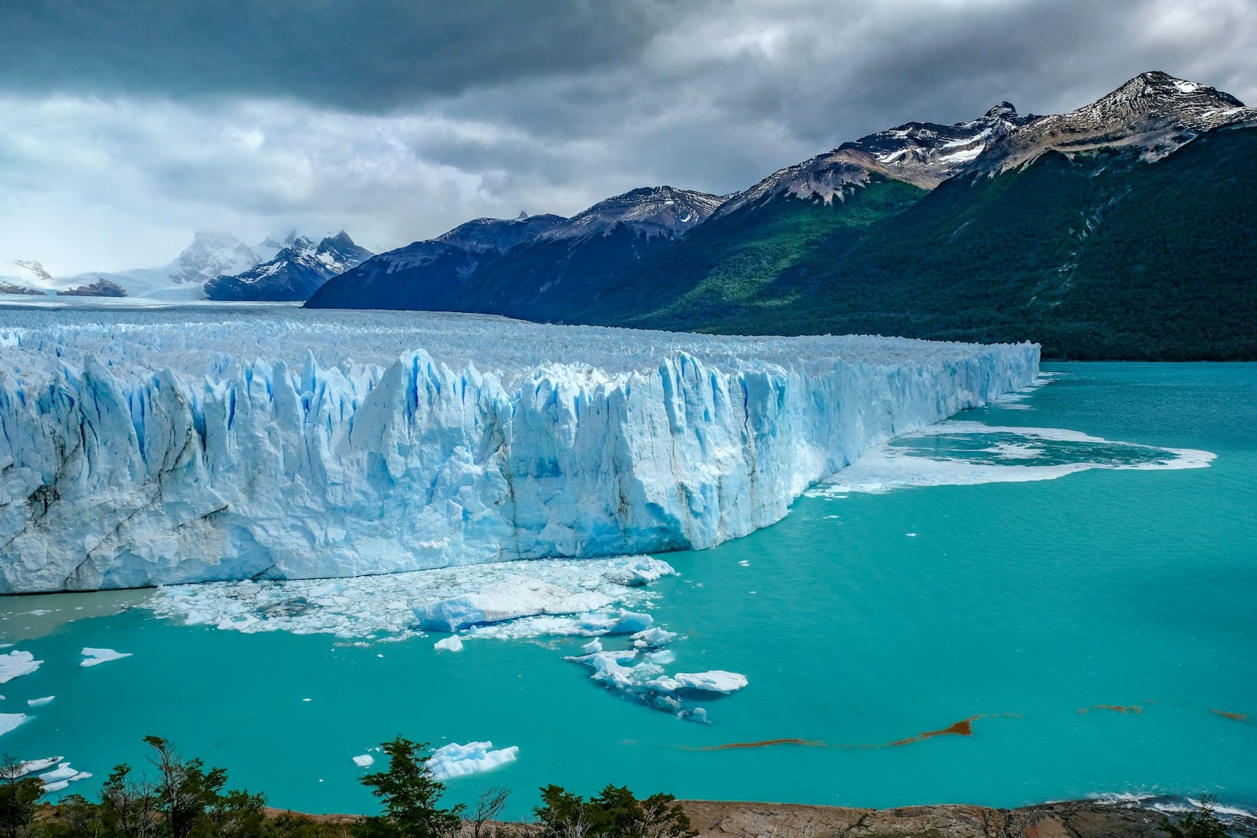 Frente del glaciar Perito Moreno sobre el lago